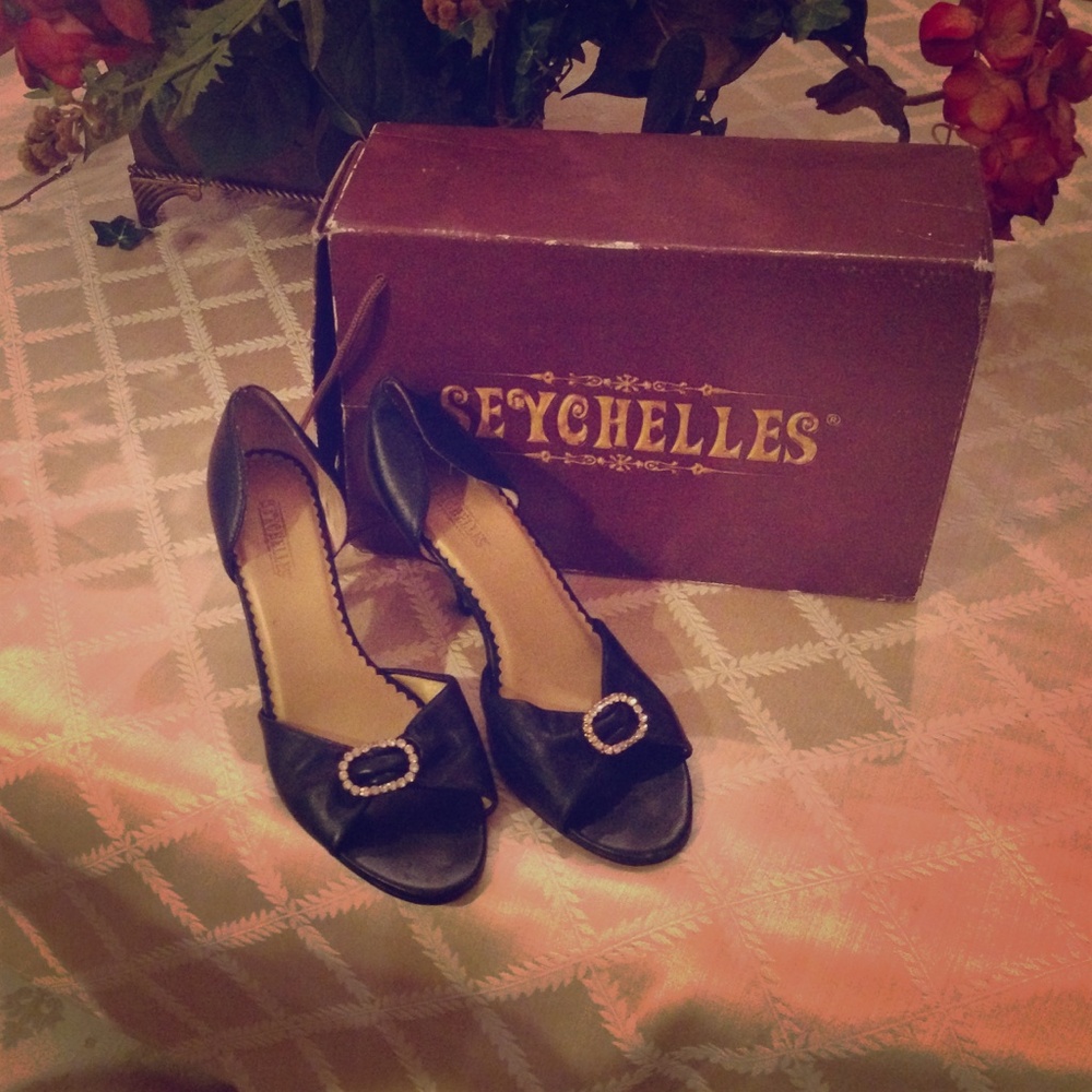 Classic leather heels
